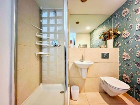 2 bedroom Flat To Let - Photo 2