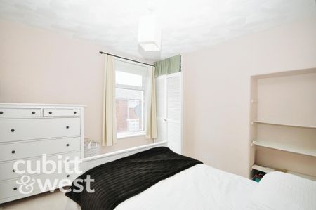 2 bedroom terraced house to rent - Photo 2