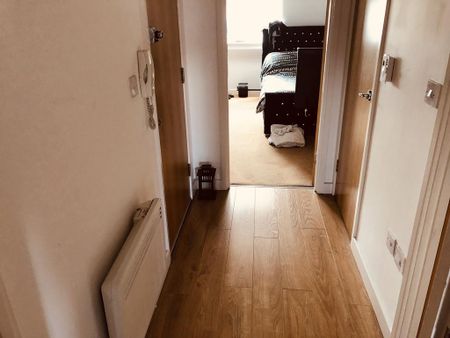 1 bedroom flat to rent - Photo 2