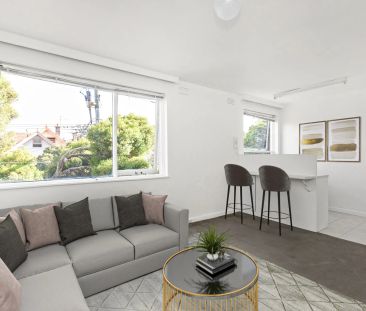 Spacious One Bedroom in Perfect Location! - Photo 3