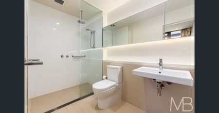 MODERN INNER-CITY APARTMENT WITH LIFESTYLE CONVENIENCE - Photo 2