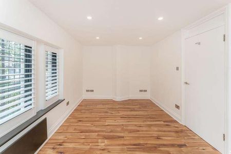 Caroe Court, Edmonton, N9 - Photo 3