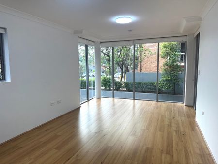 Spacious Open Plan Apartmant with Massive Courtyard - Photo 3