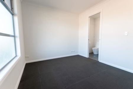 Unit 4/2 La Scala Court, - Photo 2