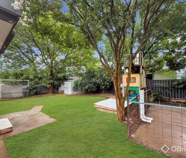 STYLISHLY RENOVATED FAMILY HOME WITH SPACE & COMFORT - Photo 4