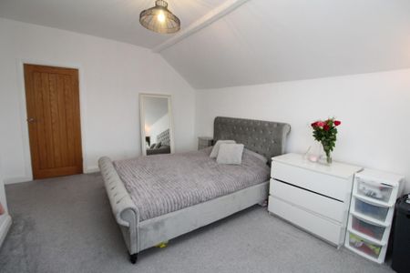 4 bedroom semi-detached house to rent - Photo 2