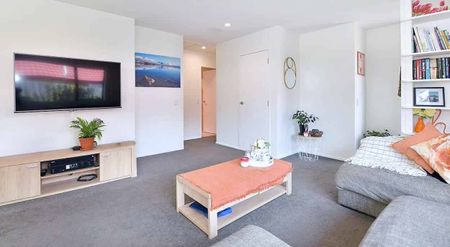 Modern Coastal Living in Stanmore Bay - Photo 2