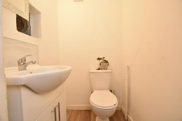 5 bedroom flat to rent - Photo 1
