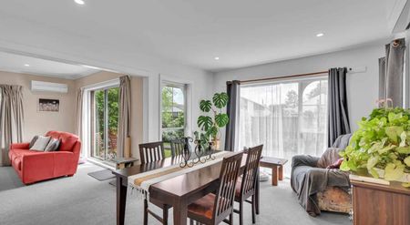 Prime Location - Photo 2