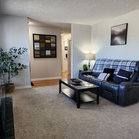 19 Newcombe Cres. Main Floor - Photo 2