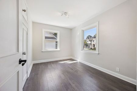 For Lease - 207 Maplehurst Avenue, Toronto, Ontario - Photo 2