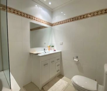 HUGE FURNISHED TOWNHOUSE - 3BR + 2BATH + ROOFTOP GARDEN! - Photo 6