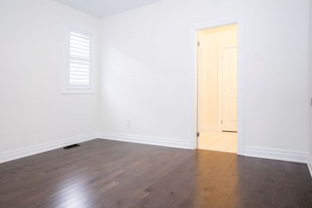 For Lease - 75 Merlin Street, Oakville, Ontario - Photo 4