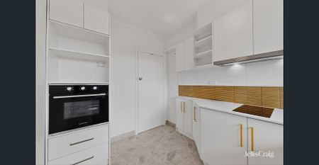 Fully Renovated Studio Apartment - Photo 5