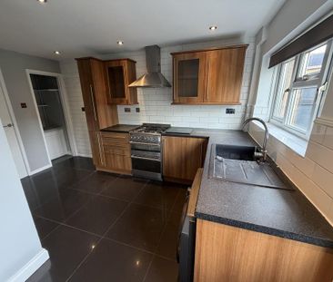 3 bedroom terraced house to rent - Photo 3