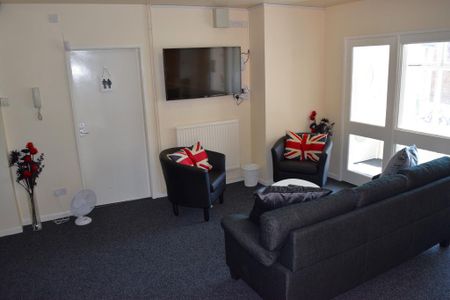 1 bedroom in a house share to rent - Photo 4