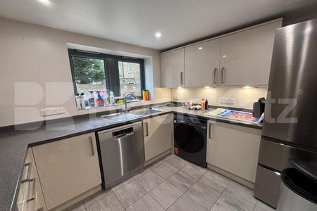 Private gated development set back in beautiful grounds - Photo 5