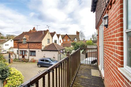 A stylish and modern townhouse in the historic town of Westerham. - Photo 5