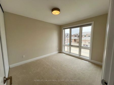 Condo Townhouse For Lease | E9231461 - Photo 2
