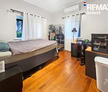 Cottage style home in great Location - Photo 4