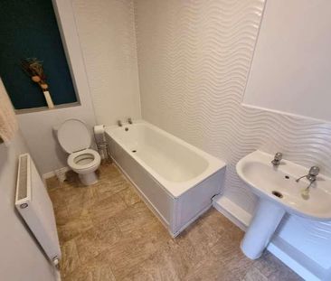 Brett Young Close, Halesowen, B63 - Photo 5