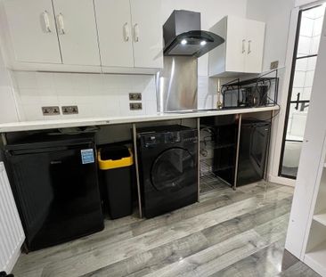 Studio Flat, Victoria Park, M14 - Photo 4