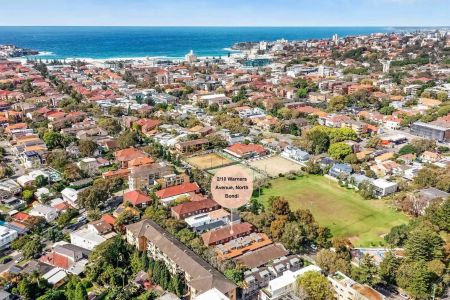 Light-Filled Art Deco Sanctuary Moments from Bondi Beach - Photo 5