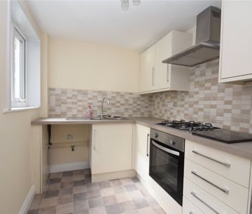 2 bed terraced house to rent in Tindall Street, Scarborough, YO12 - Photo 3