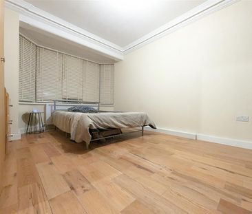 Riverview Gardens, Twickenham - Photo 2