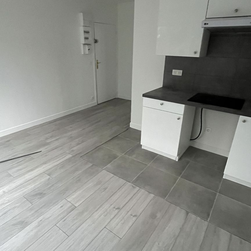 Location Appartement 2 pièces 29m² ST MAUR DES FOSSES 94100 - Photo 1