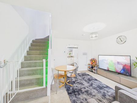 2 bedroom semi-detached house to rent - Photo 3