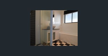 MODERN AND SPACIOUS 3 BEDROOM HOME - Photo 2