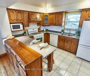 For Lease - 986 Southgate Drive Unit# Upper, Oshawa, Ontario - Photo 2