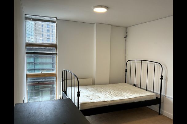 2 Bed Flat, Manchester, M4 - Photo 1