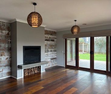 Modern Coastal Living in the Heart of Torquay! - Photo 1