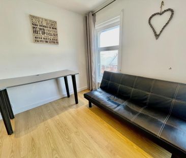 1 bedroom flat to rent - Photo 6