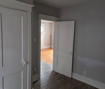 For Lease - 985 Main Street Unit# 5, Hamilton, Ontario - Photo 3