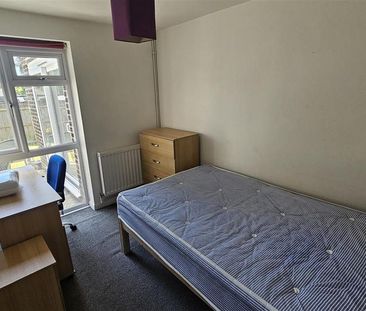 4 bedroom terraced house to rent - Photo 3