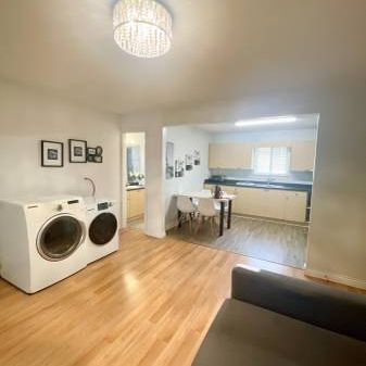 Bright and Spacious 2 Bedroom - Photo 3