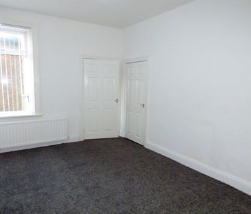 2 bed flat to rent in Collingwood Street, South Shields, NE33 - Photo 3