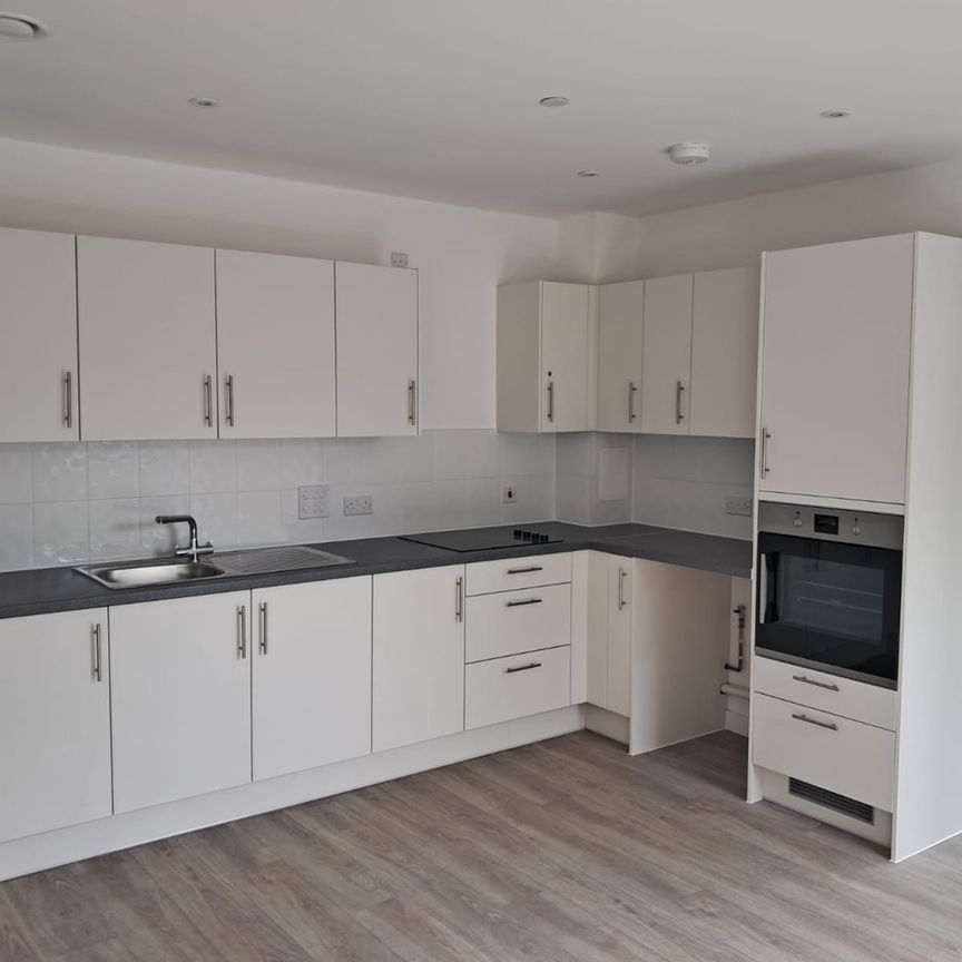 1 Bed Flat, Willow Avenue, SW13 - Photo 2