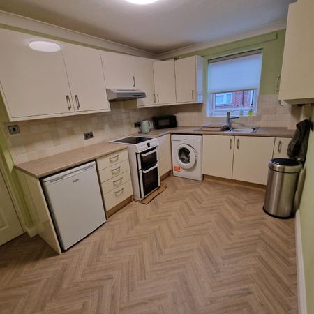2 bedroom Flat To Let - Photo 4