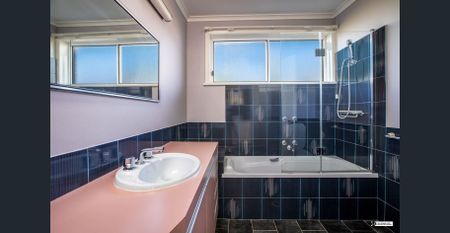 2 Bedroom, 2 Bathroom, 2 Car Parking! - Photo 5