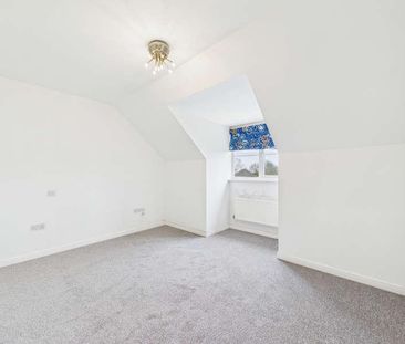 Walker Place, Hamble, SO31 - Photo 1