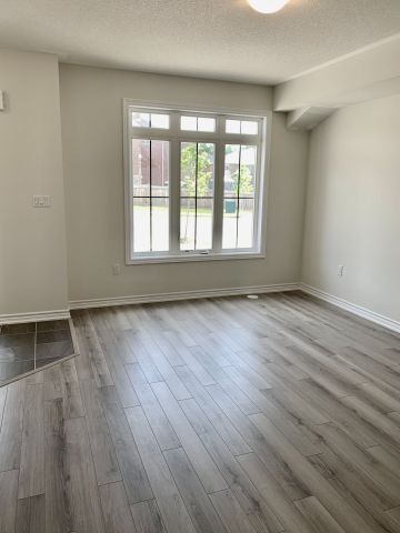 For Lease - 594 Murrell Boulevard, East Gwillimbury, Ontario - Photo 3