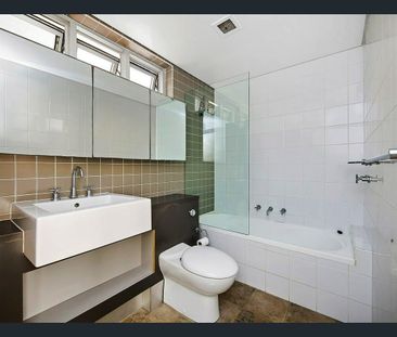Bright Beachside Studio in the Heart of Bondi - Photo 2