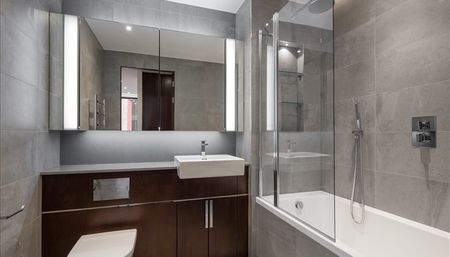 3 Bed Flat, Charles Clowes Walk, SW11 - Photo 2