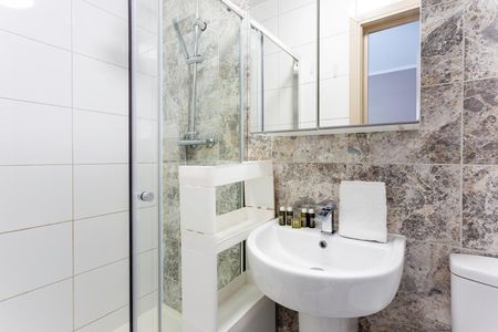 Studio Flat, Bond Street, W5 - Photo 2