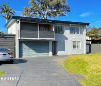 Large Four Bedroom Family Home - Photo 2