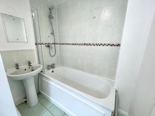 2 Bed Flat, Belton Road, BS5 - Photo 1